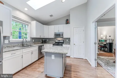 $769,900 | 5715 Flagler Drive, Centreville, VA 20120