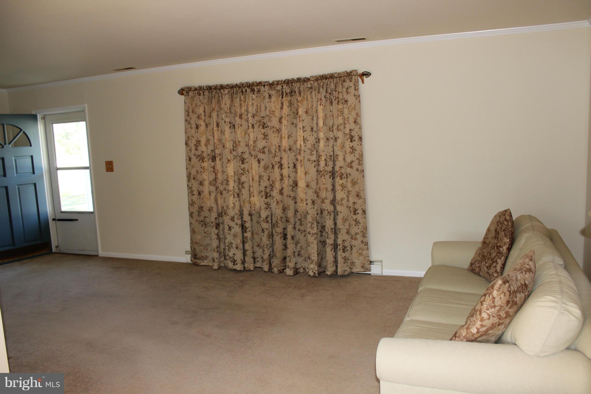 112 Sandy Hill Road Cambridge, MD 21613 - Photo 8 of 19 Living Room