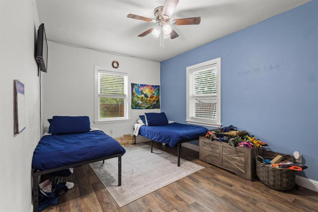 221 Braz Street Bonham, TX 75418 - Photo 14 of 26 a living room with furniture and a window