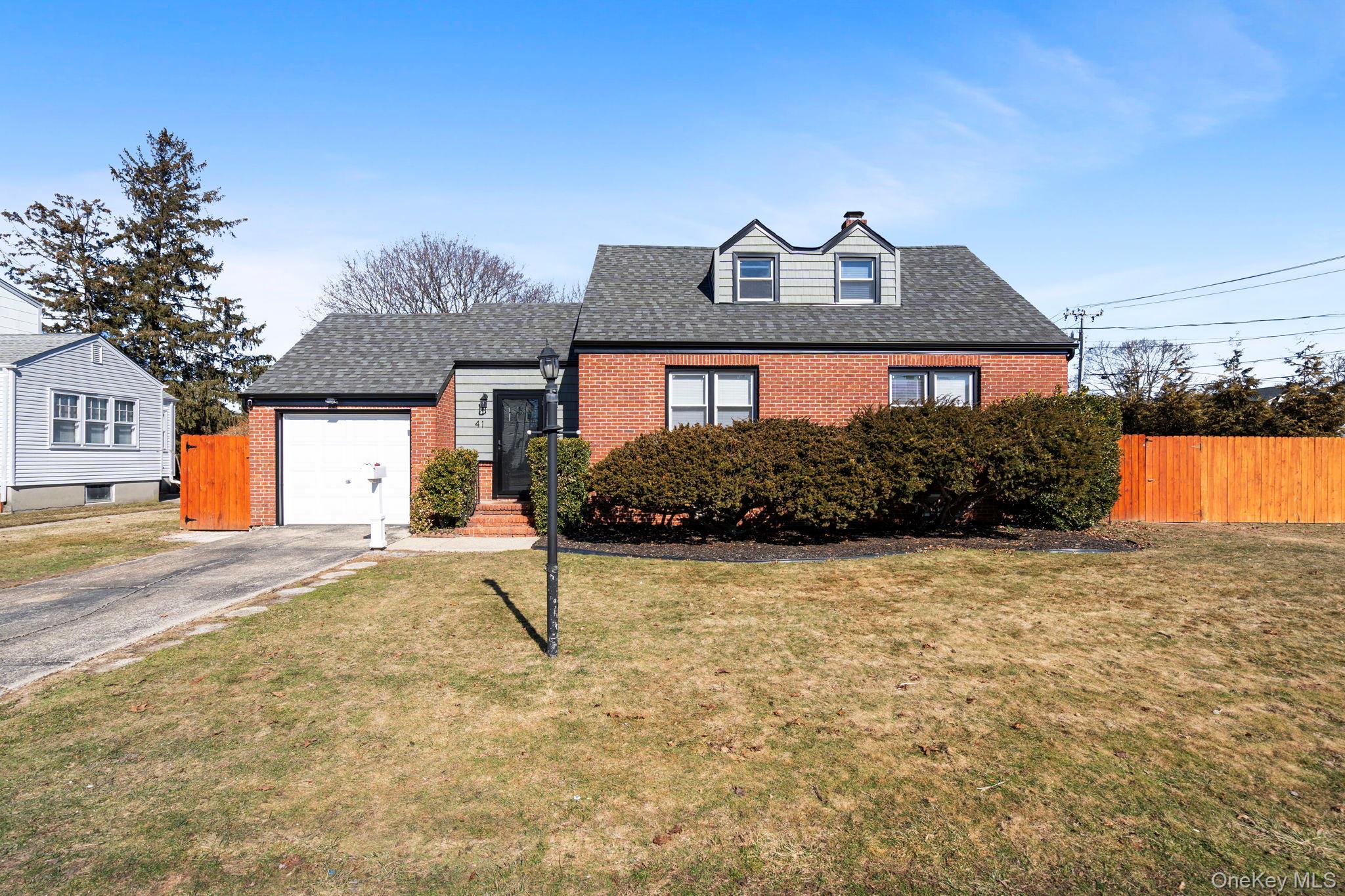 41 Liberty Avenue North Babylon, NY 11703 - Photo 1 of 42