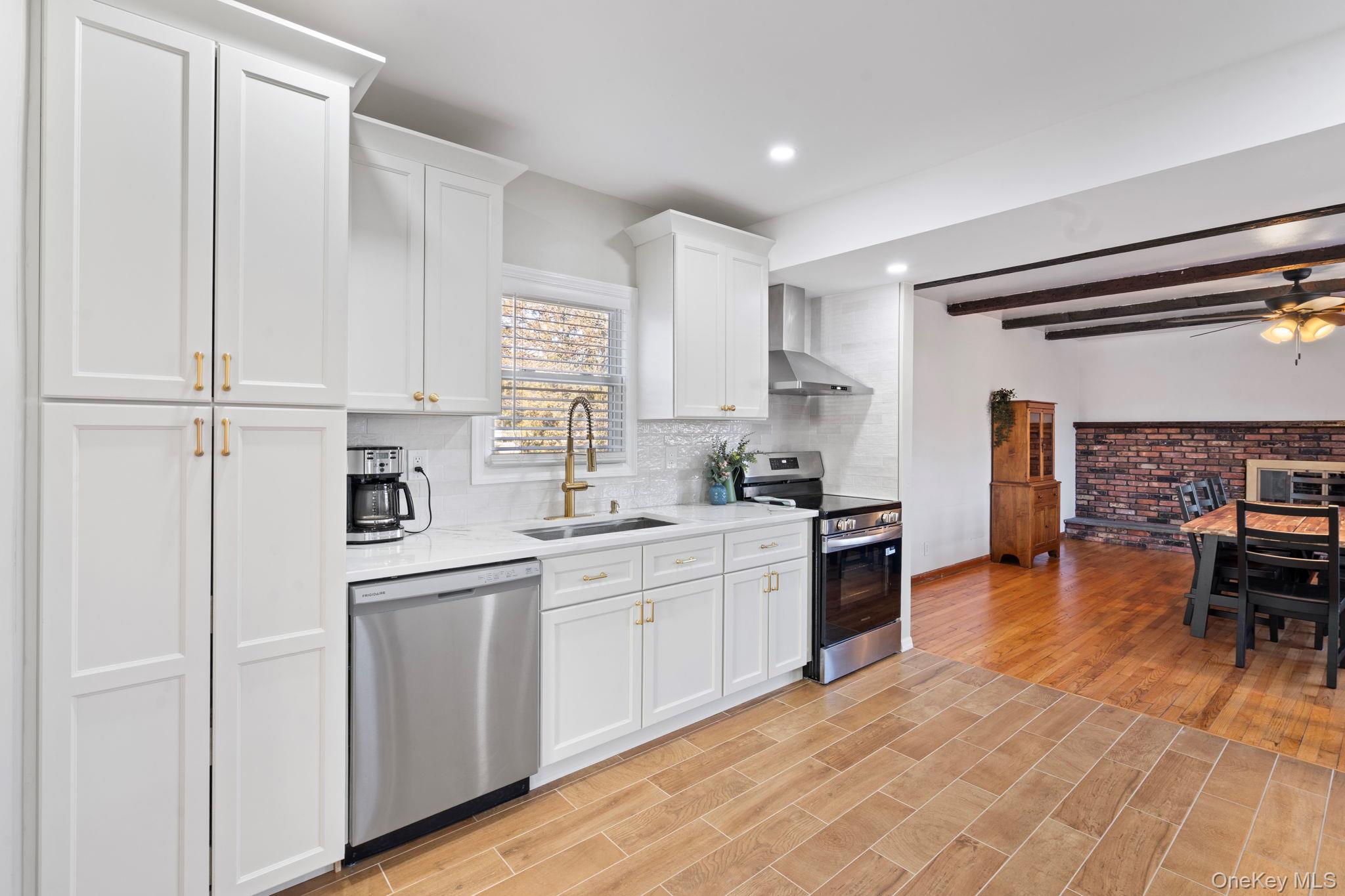 41 Liberty Avenue North Babylon, NY 11703 - Photo 12 of 42