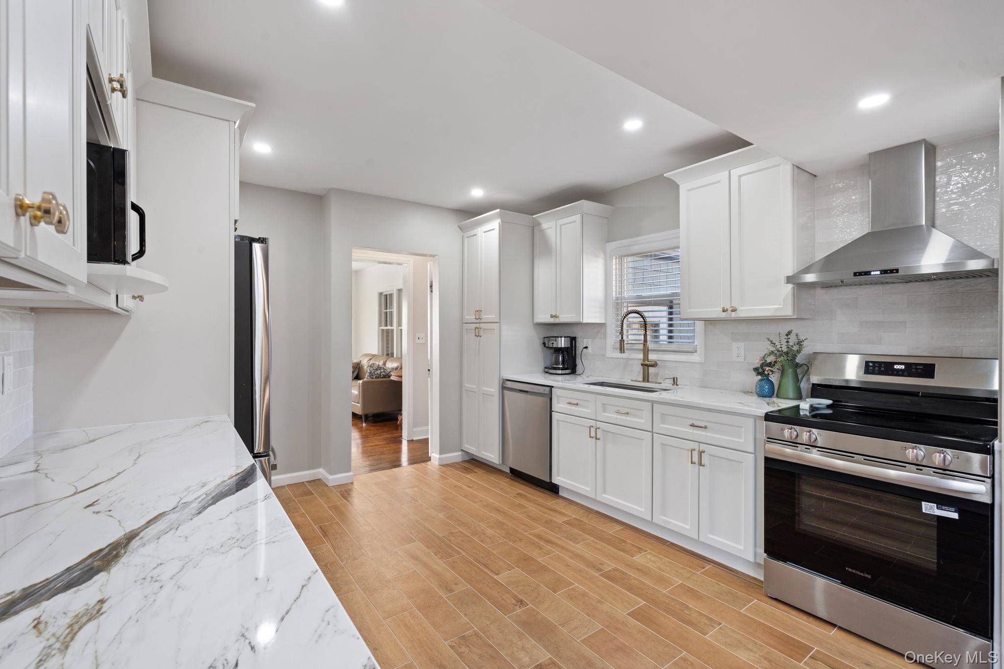 41 Liberty Avenue North Babylon, NY 11703 - Photo 13 of 42