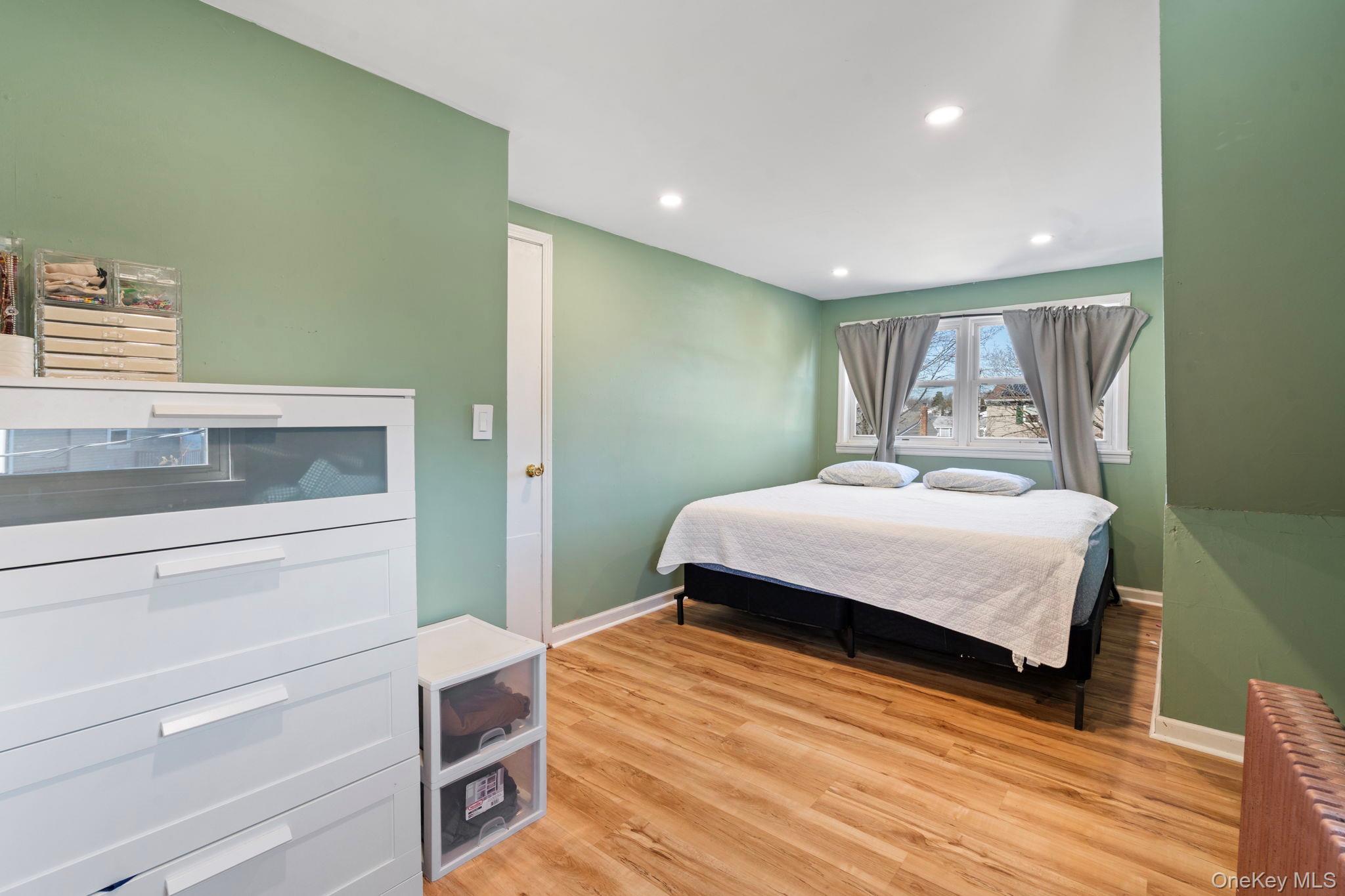 41 Liberty Avenue North Babylon, NY 11703 - Photo 27 of 42