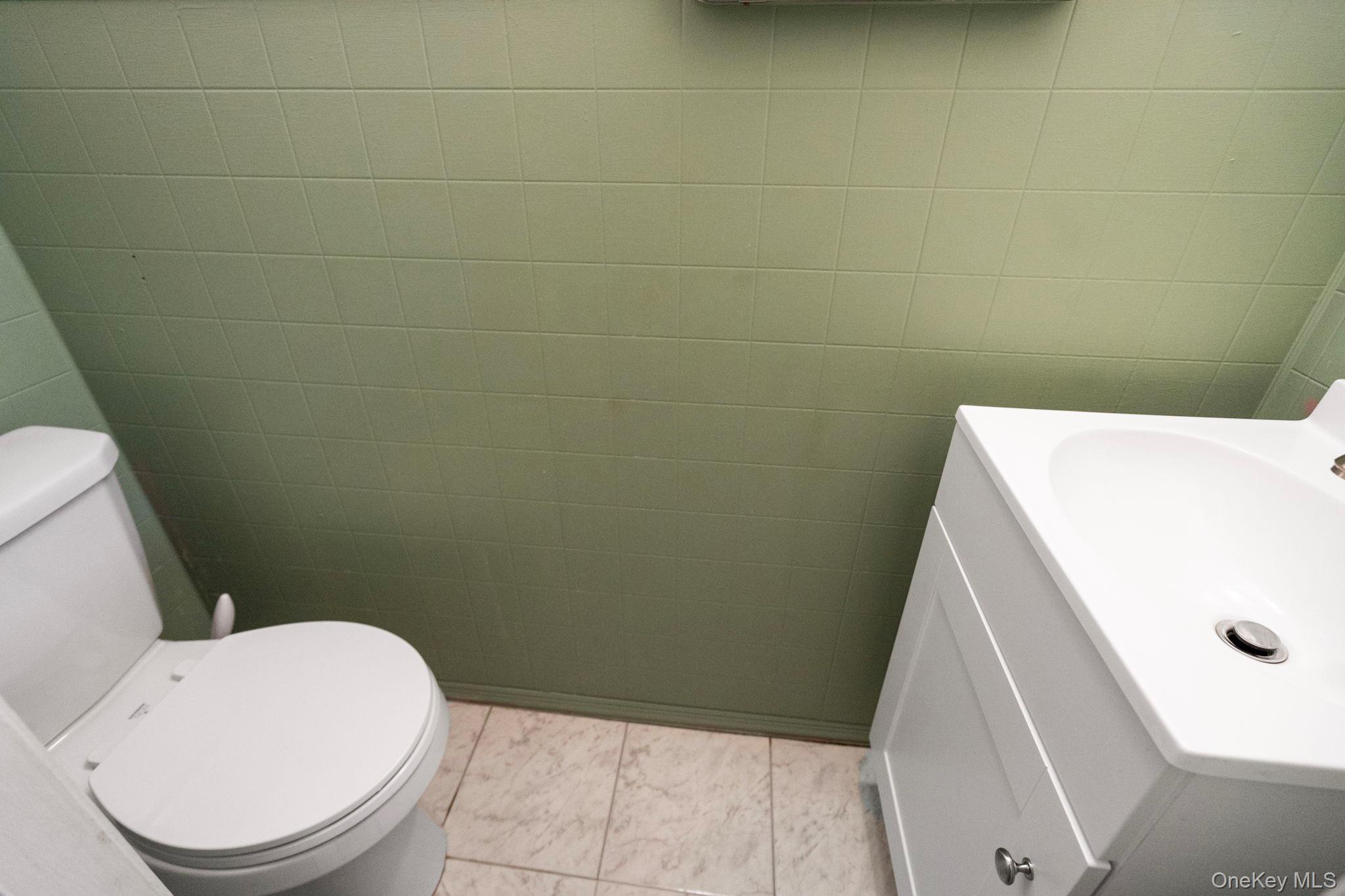 41 Liberty Avenue North Babylon, NY 11703 - Photo 30 of 42