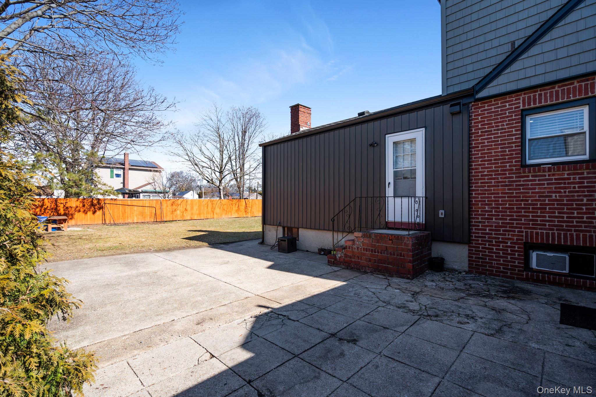 41 Liberty Avenue North Babylon, NY 11703 - Photo 37 of 42