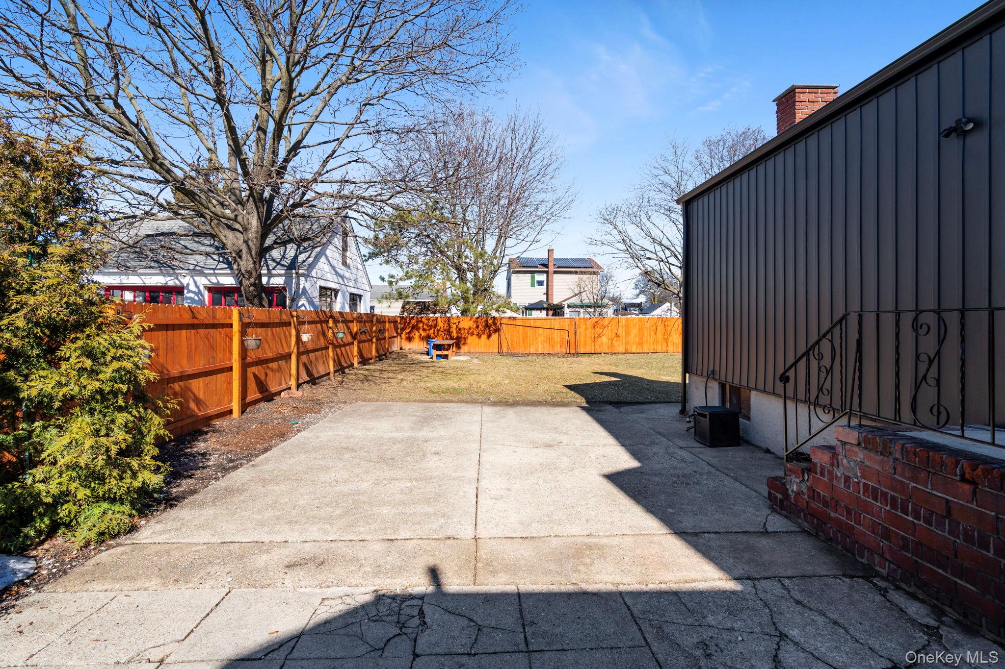 41 Liberty Avenue North Babylon, NY 11703 - Photo 38 of 42