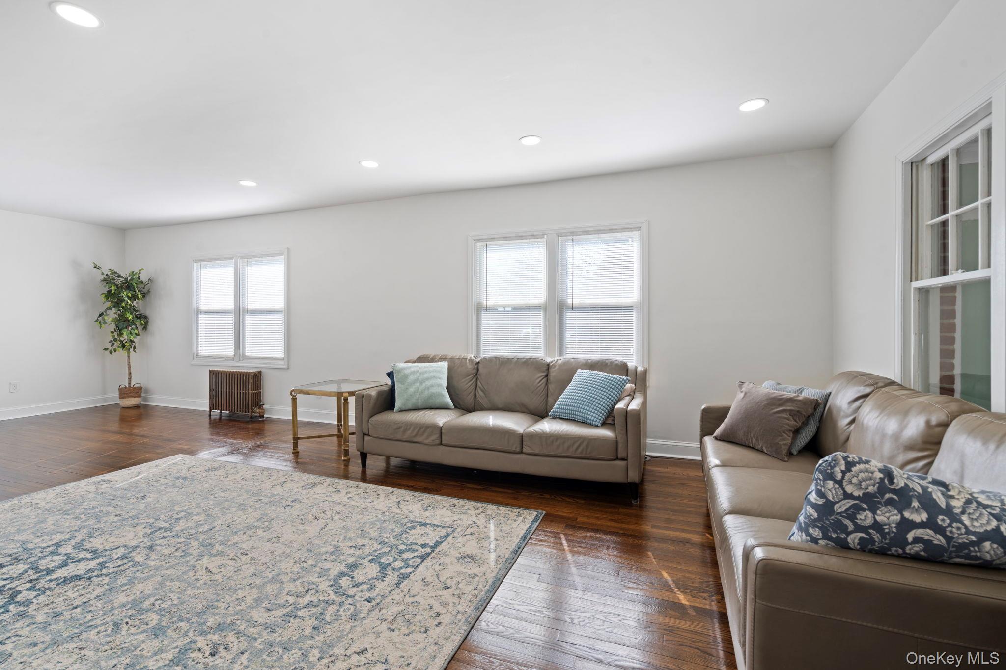 41 Liberty Avenue North Babylon, NY 11703 - Photo 5 of 42