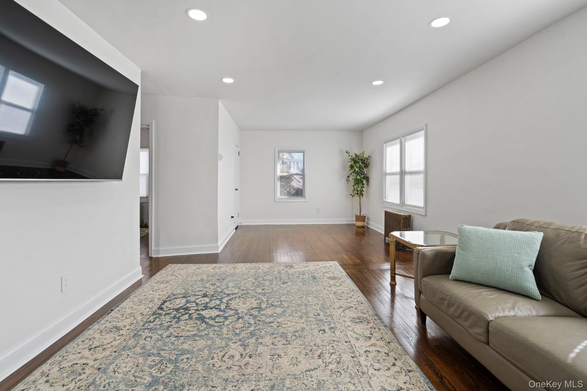 41 Liberty Avenue North Babylon, NY 11703 - Photo 6 of 42