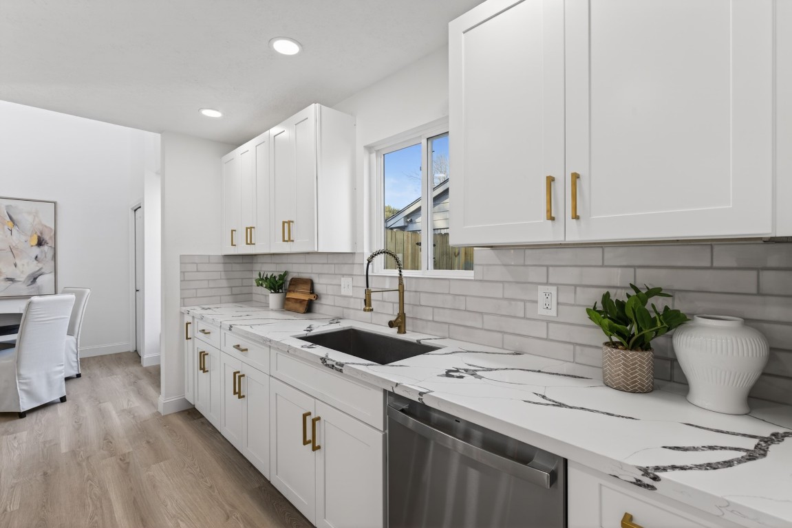 6207 Rollingbrook Drive Houston, TX 77096 - Photo 11 of 47