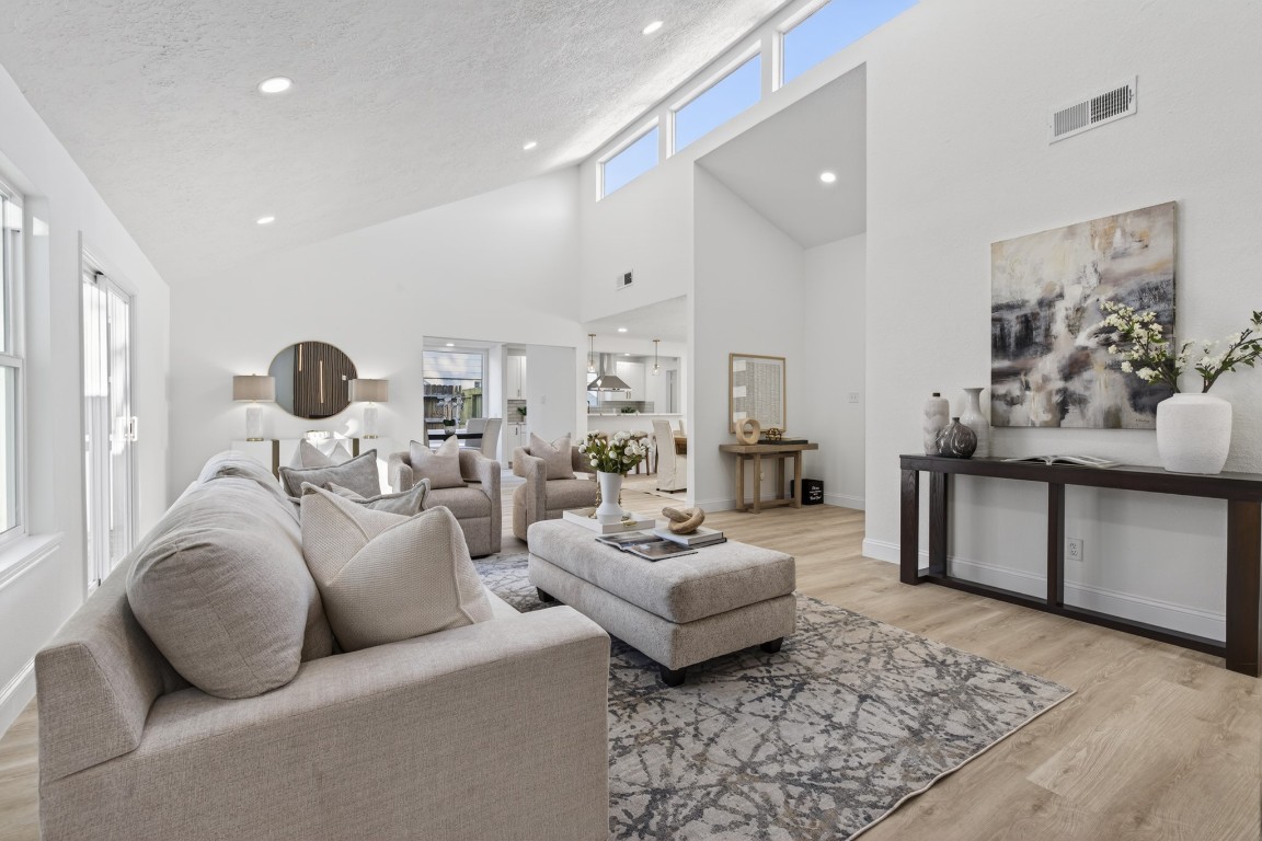 6207 Rollingbrook Drive Houston, TX 77096 - Photo 2 of 47