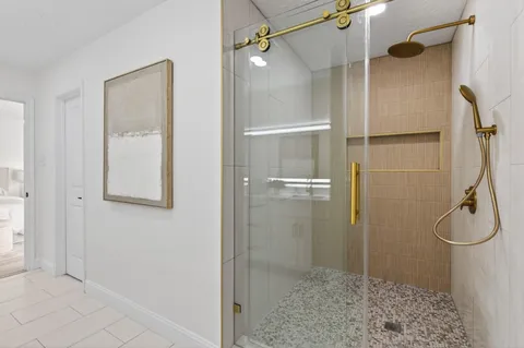 $435,000 | 6207 Rollingbrook Drive, Houston, TX 77096