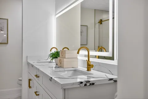 $435,000 | 6207 Rollingbrook Drive, Houston, TX 77096