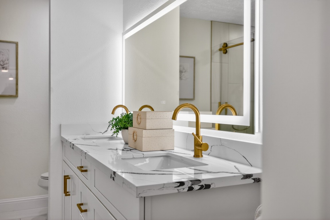 6207 Rollingbrook Drive Houston, TX 77096 - Photo 28 of 47