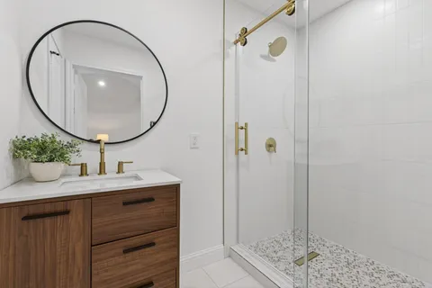 $435,000 | 6207 Rollingbrook Drive, Houston, TX 77096