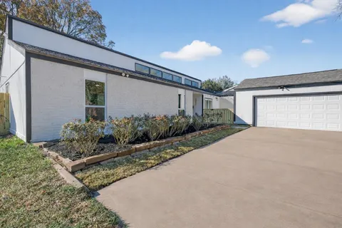 $435,000 | 6207 Rollingbrook Drive, Houston, TX 77096