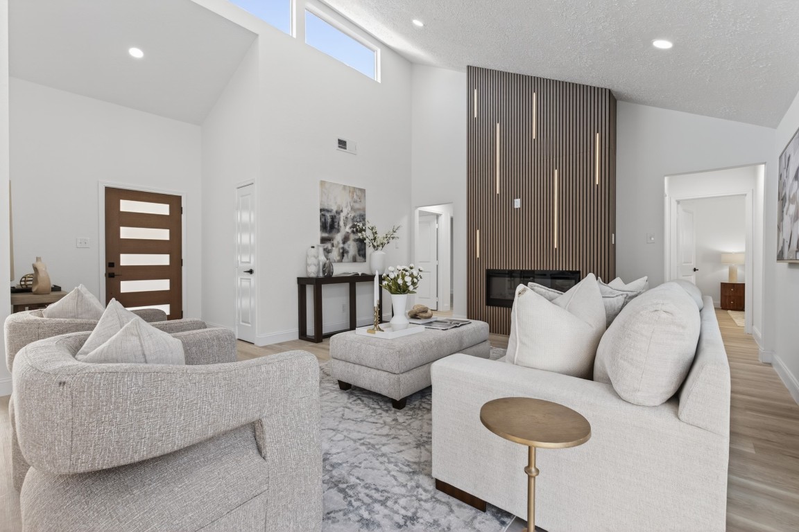 6207 Rollingbrook Drive Houston, TX 77096 - Photo 4 of 47