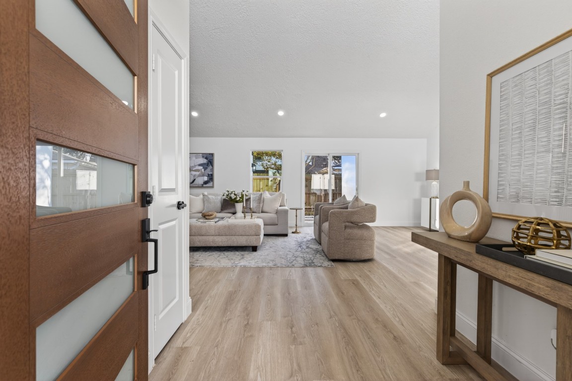 6207 Rollingbrook Drive Houston, TX 77096 - Photo 7 of 47