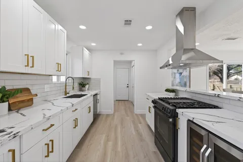 $435,000 | 6207 Rollingbrook Drive, Houston, TX 77096