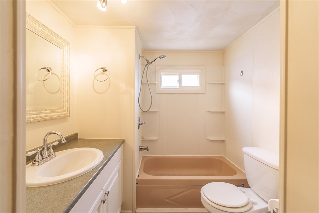 93 Grochmal Avenue Springfield, MA 01151 - Photo 13 of 19 Gallery Image 13