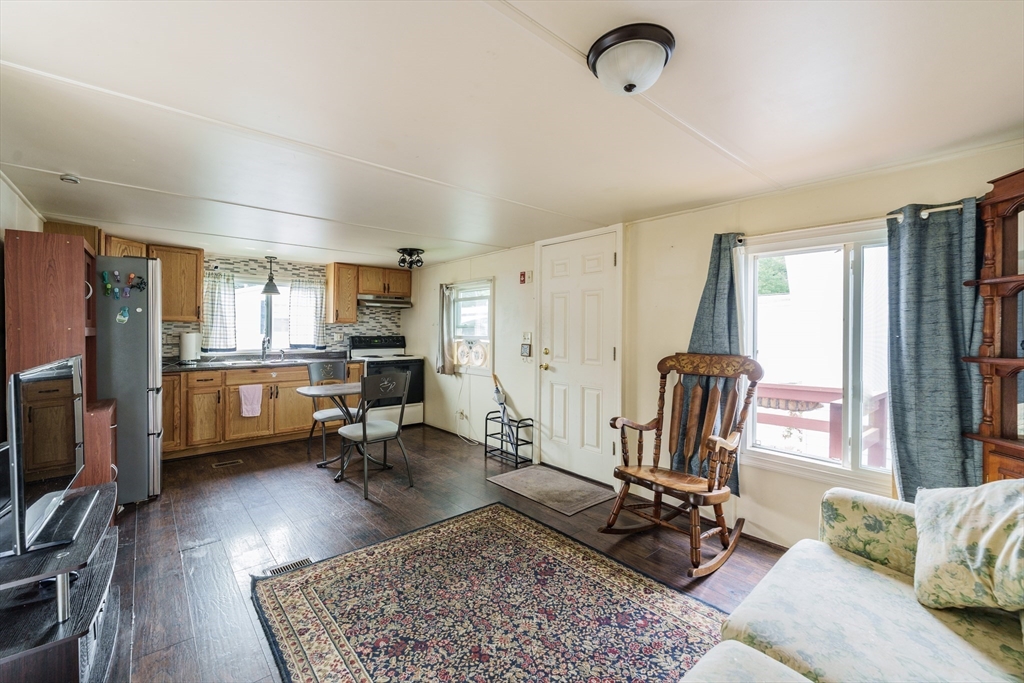 93 Grochmal Avenue Springfield, MA 01151 - Photo 5 of 19 Gallery Image 5
