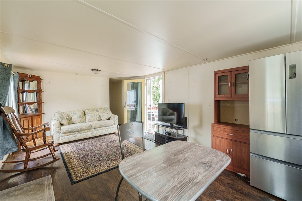 93 Grochmal Avenue Springfield, MA 01151 - Photo 9 of 19 Gallery Image 9
