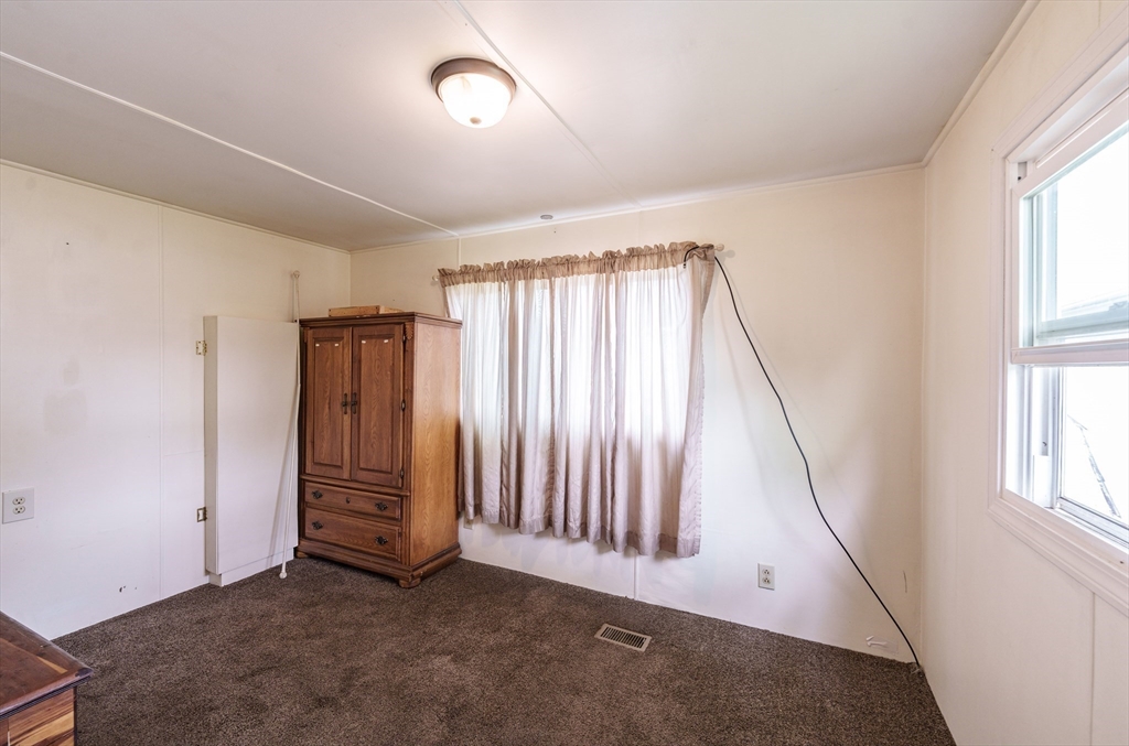 93 Grochmal Avenue Springfield, MA 01151 - Photo 10 of 19 Gallery Image 10