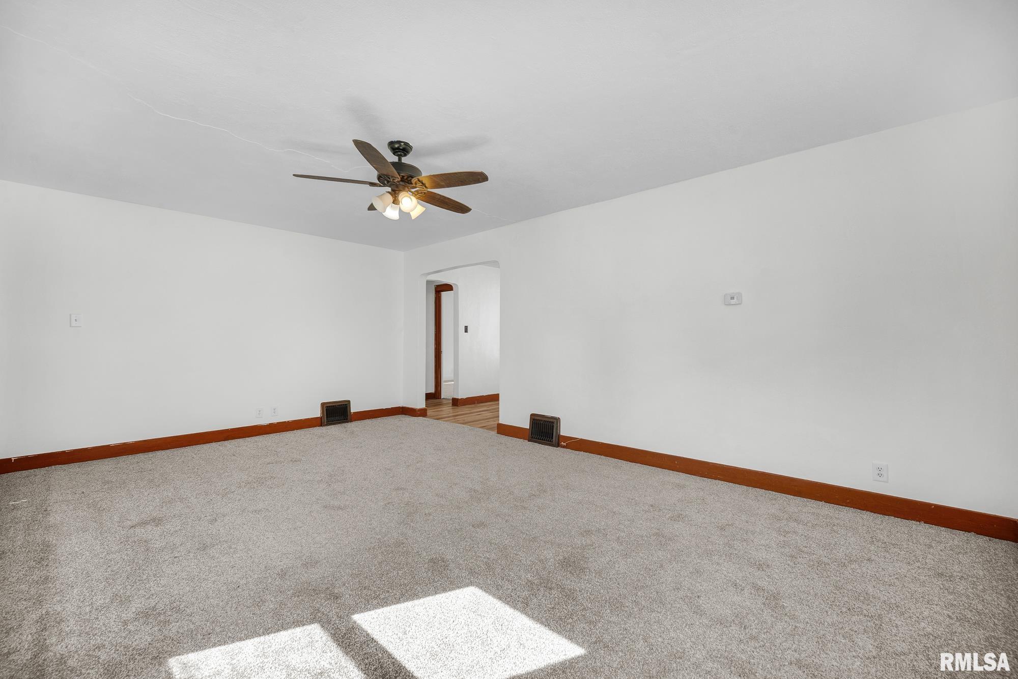 1003 Chestnut Street Pekin, IL 61554 - Photo 6 of 26 Gallery Image 6