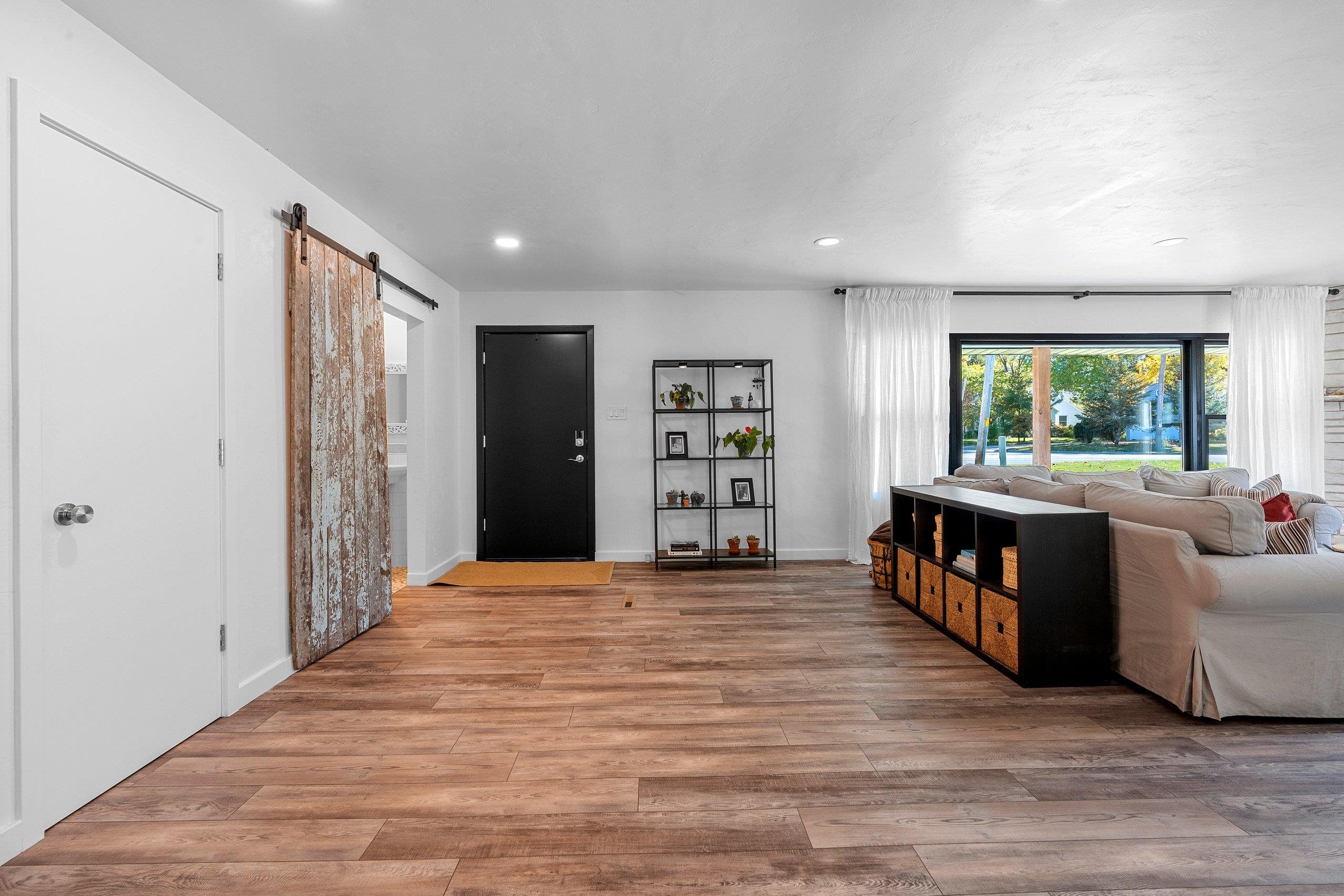 2584 Riverside Drive Green Bay, WI 54301 - Photo 11 of 60