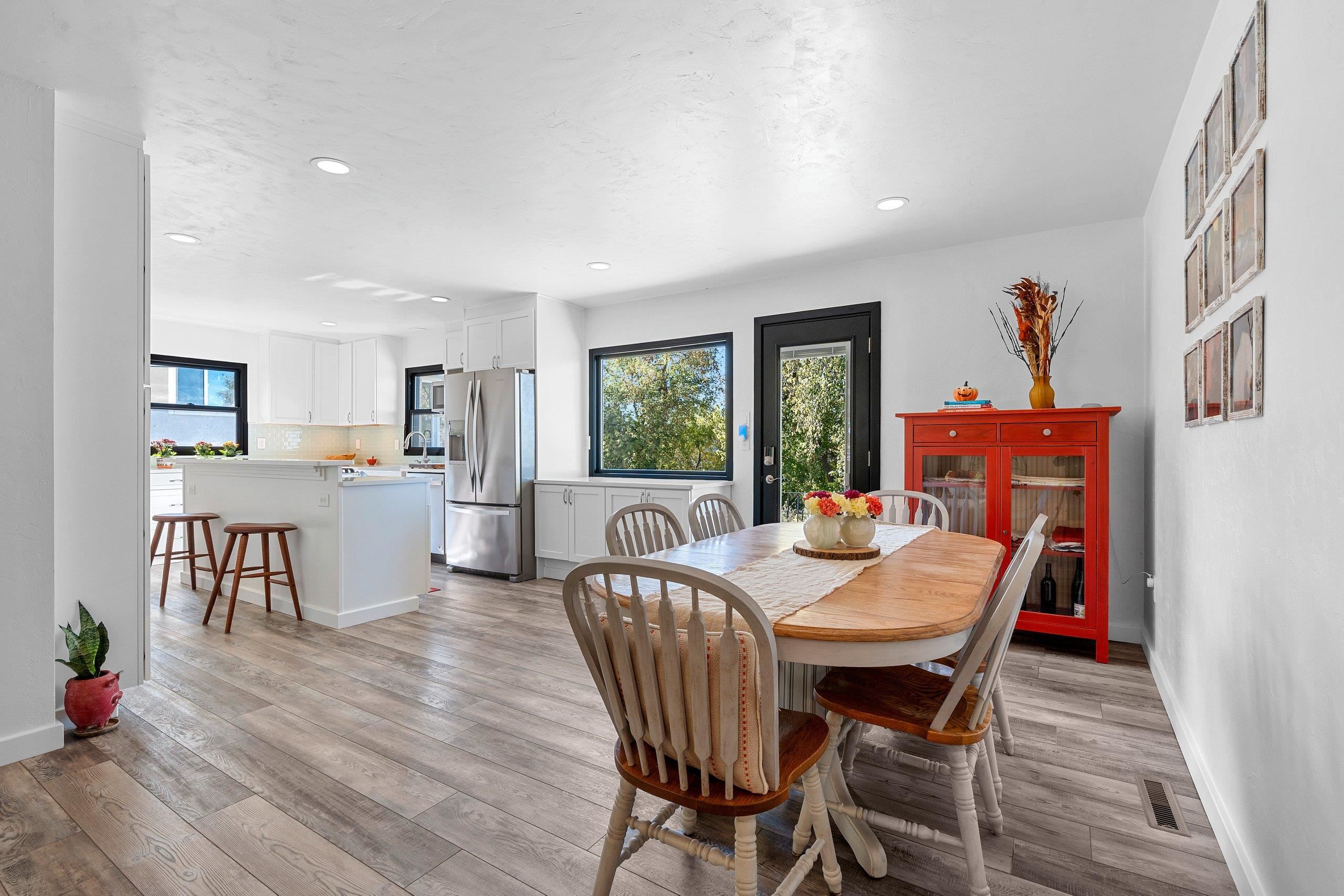 2584 Riverside Drive Green Bay, WI 54301 - Photo 12 of 60