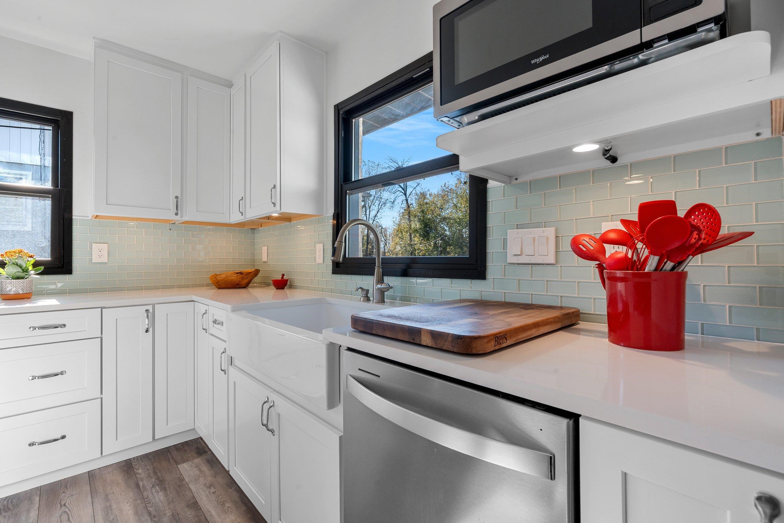 2584 Riverside Drive Green Bay, WI 54301 - Photo 16 of 60