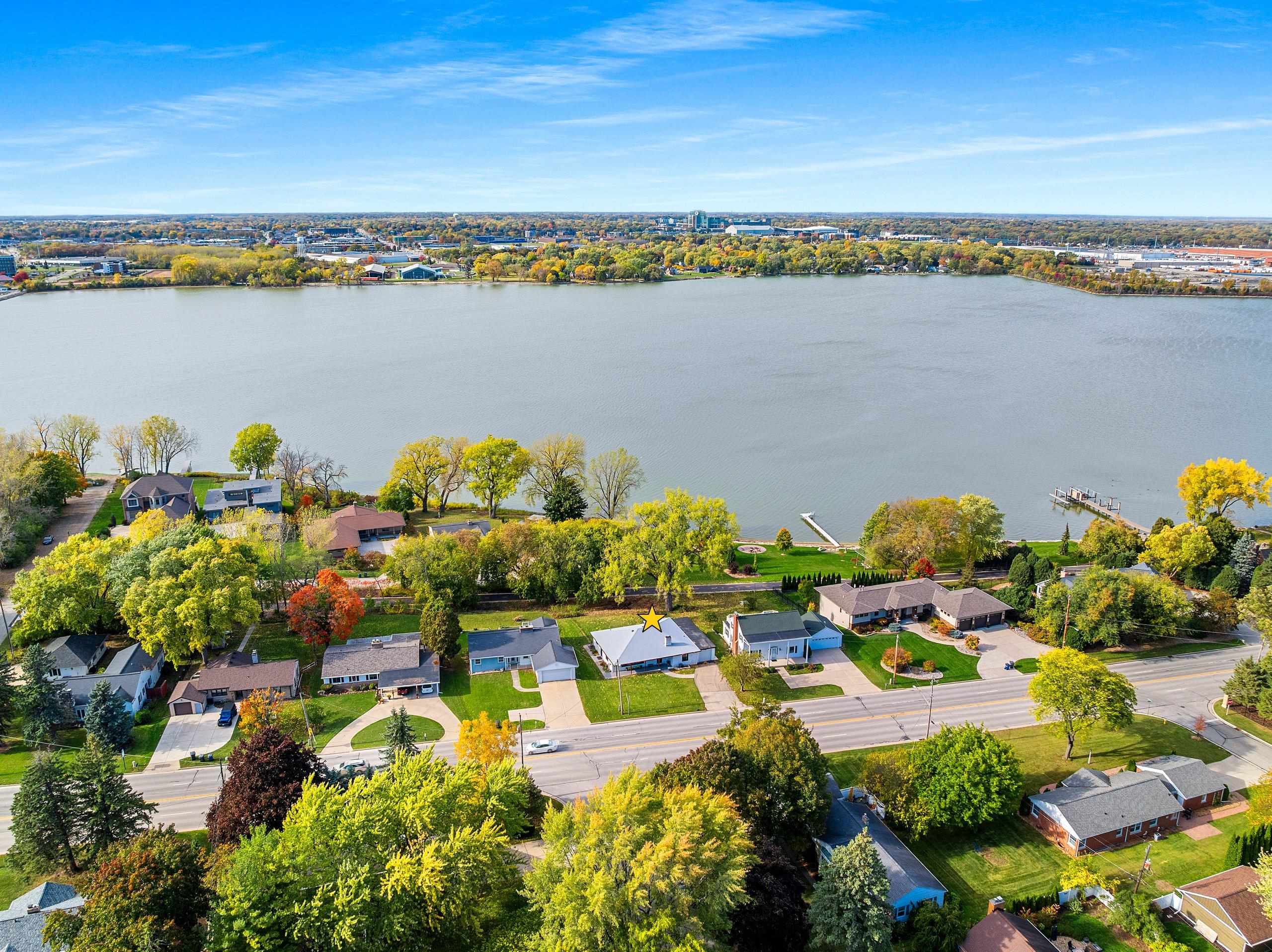 2584 Riverside Drive Green Bay, WI 54301 - Photo 2 of 60