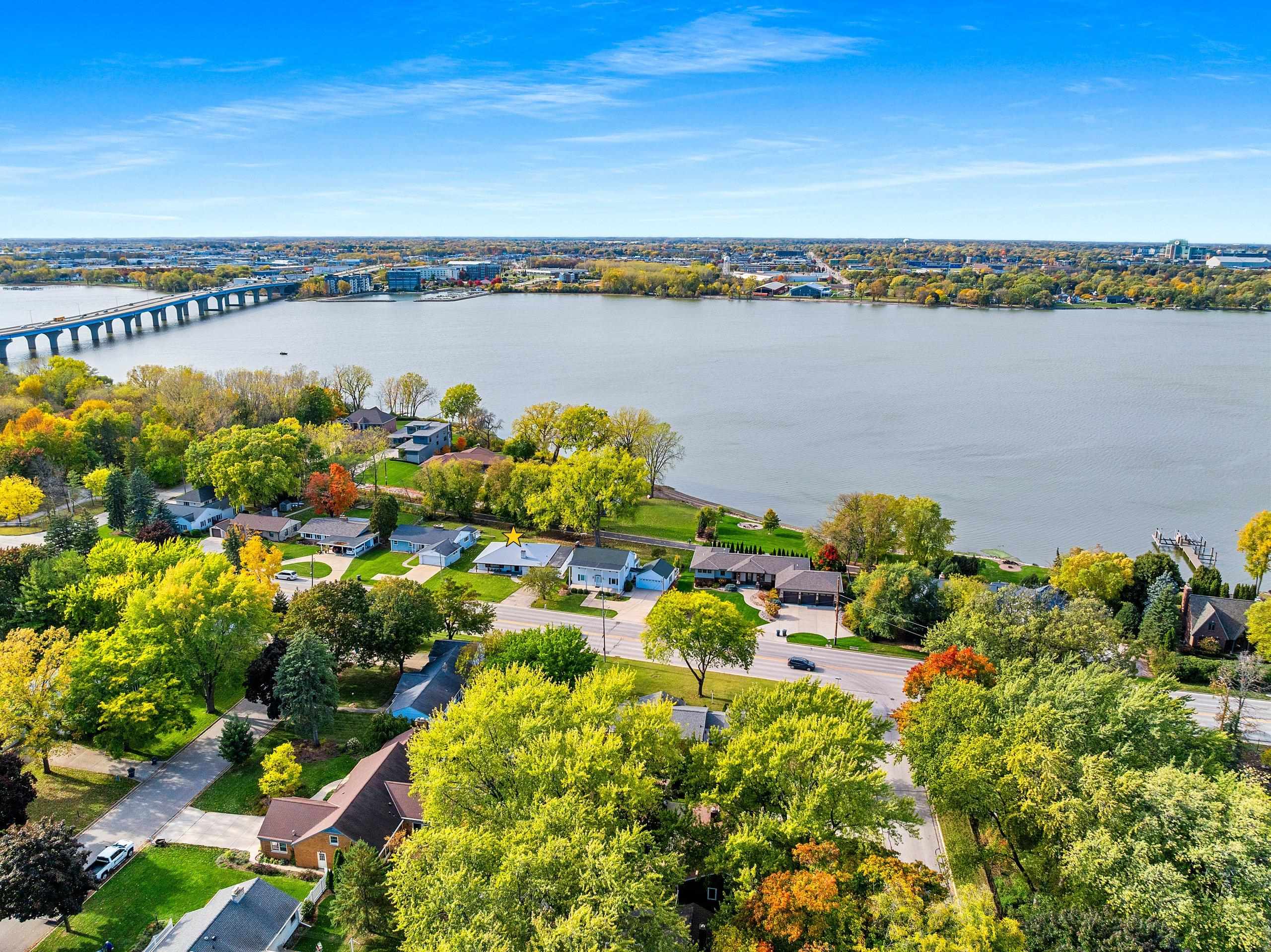 2584 Riverside Drive Green Bay, WI 54301 - Photo 3 of 60