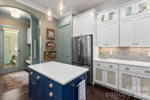$1,075,000 | 3702 Selwyn Avenue, Charlotte, NC 28209