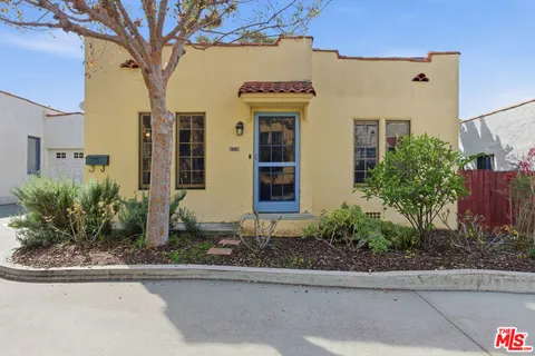 $890,000 | 918 1/2 Maltman Avenue, Los Angeles, CA 90026