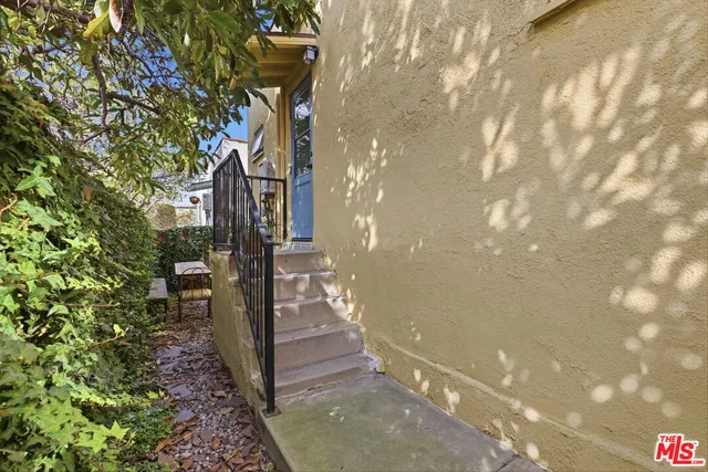 $890,000 | 918 1/2 Maltman Avenue, Los Angeles, CA 90026