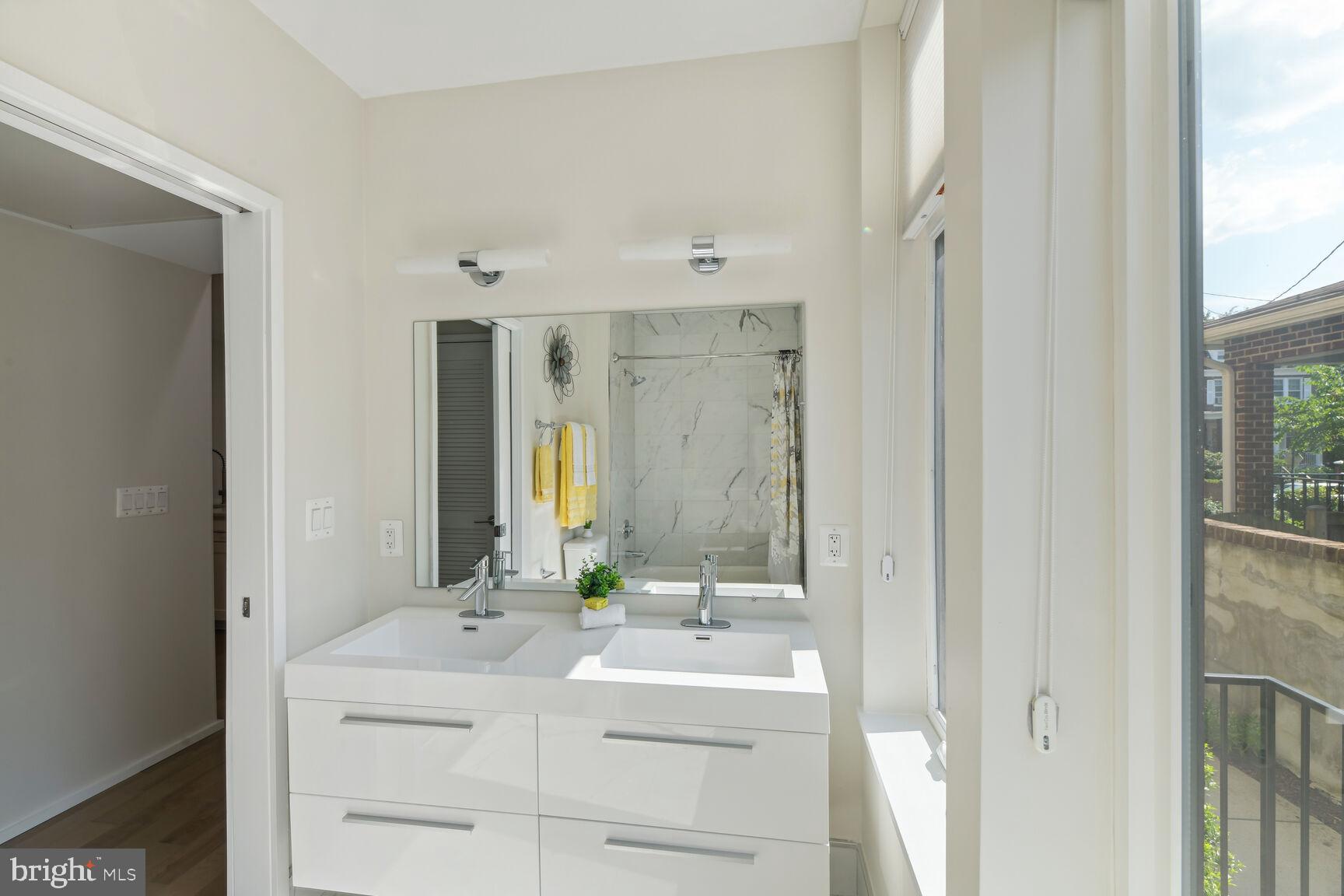 129 Varnum Street Northwest, Unit 1 Washington, DC 20011 - Photo 15 of 22 Main Level Full Bath