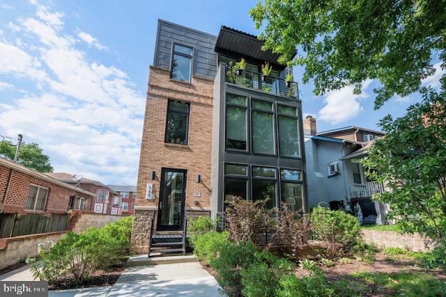 129 Varnum Street Northwest, Unit 1 Washington, DC 20011 - Photo 4 of 22 The Clare Chic and Modern Living