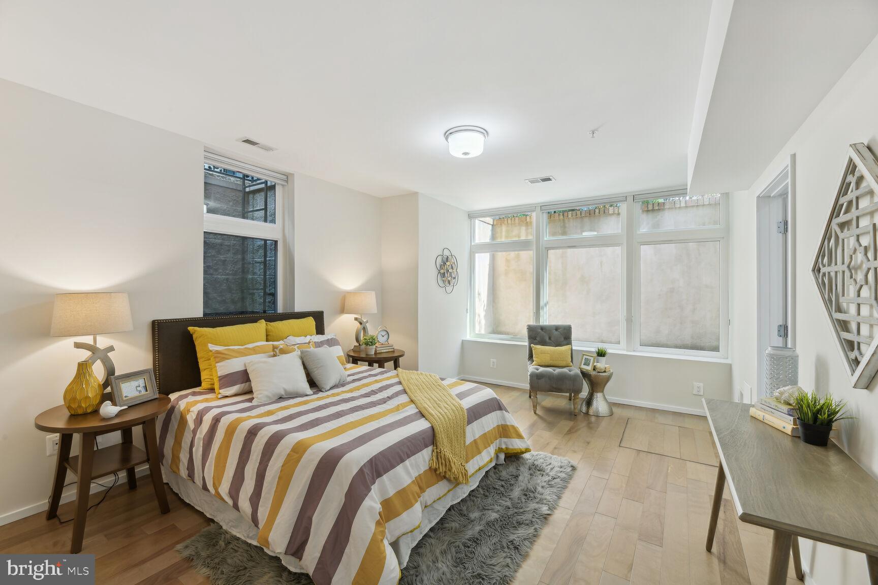 129 Varnum Street Northwest, Unit 1 Washington, DC 20011 - Photo 7 of 22 Primary bed with lux bath.