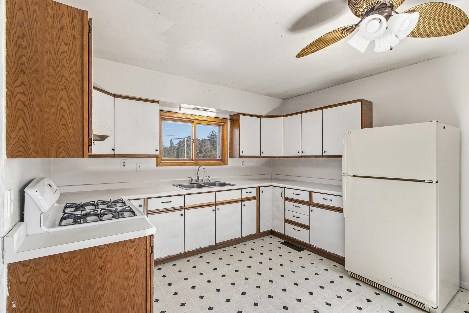 152 Central Montello, WI 53949 - Photo 3 of 37