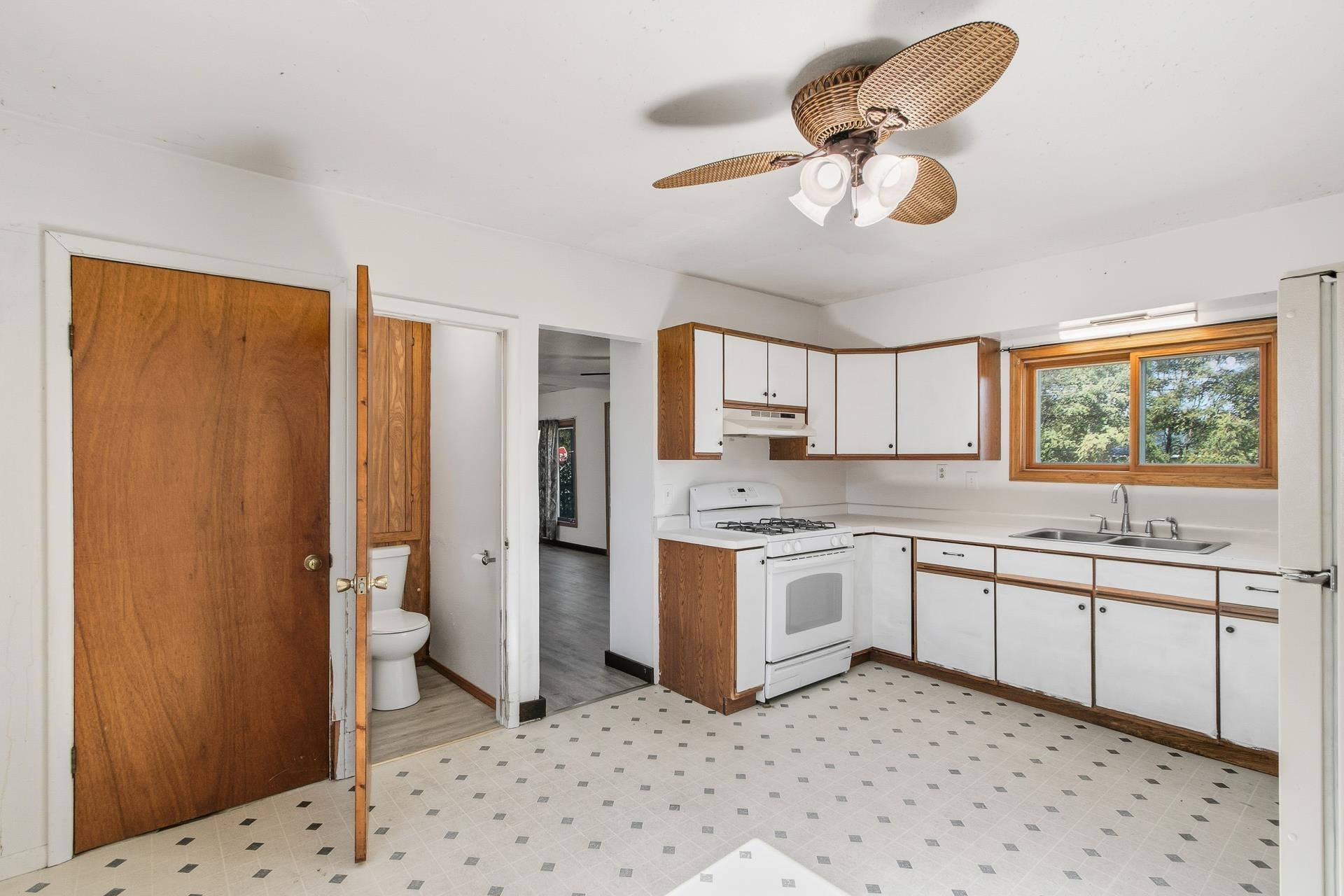 152 Central Montello, WI 53949 - Photo 5 of 37