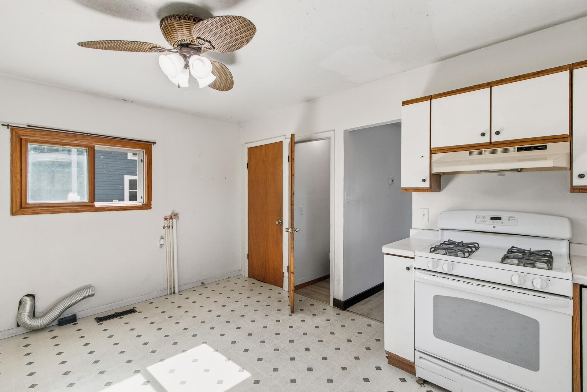 152 Central Montello, WI 53949 - Photo 6 of 37