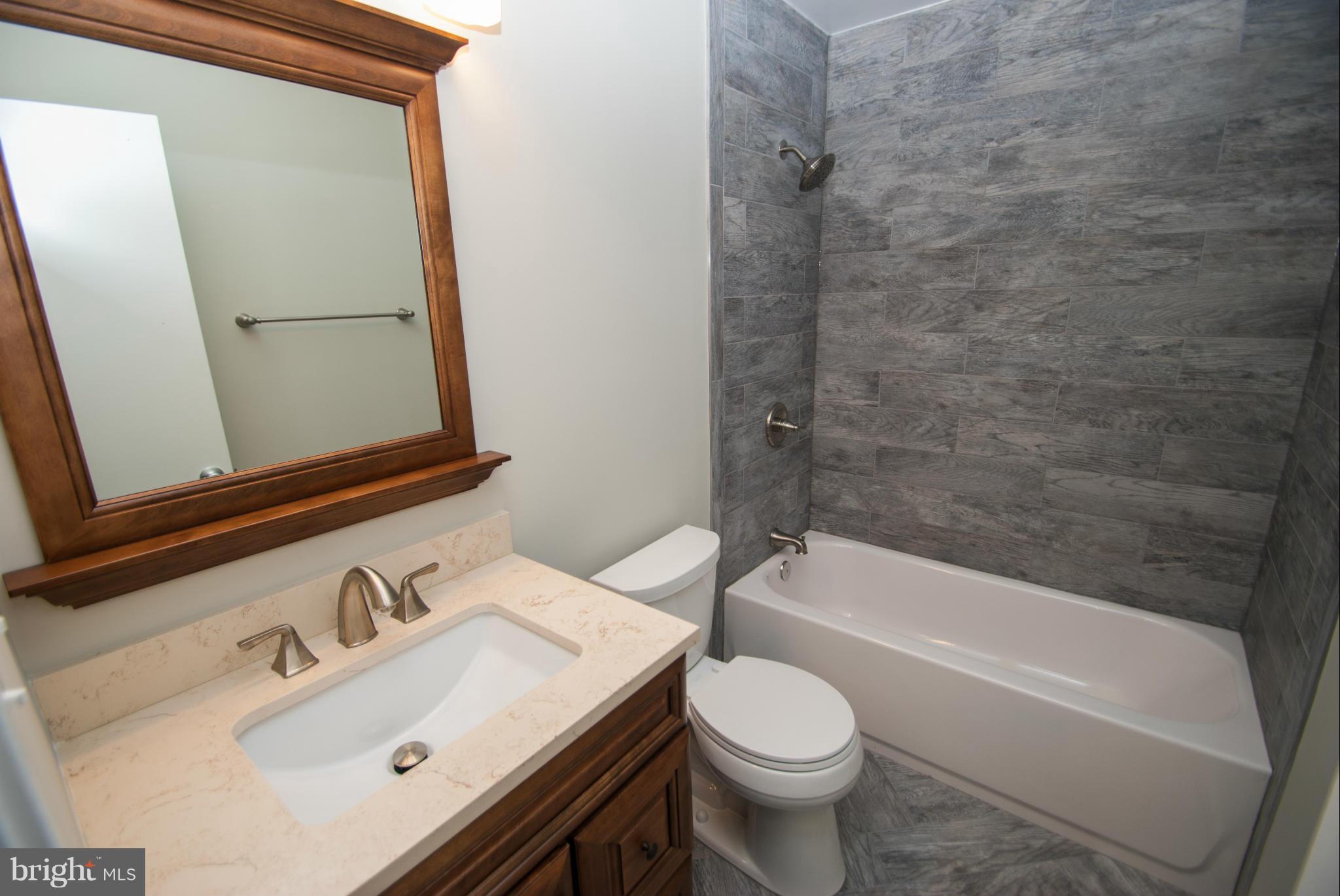 11663 Mediterranean Court Reston, VA 20190 - Photo 15 of 29 Bath (Master)