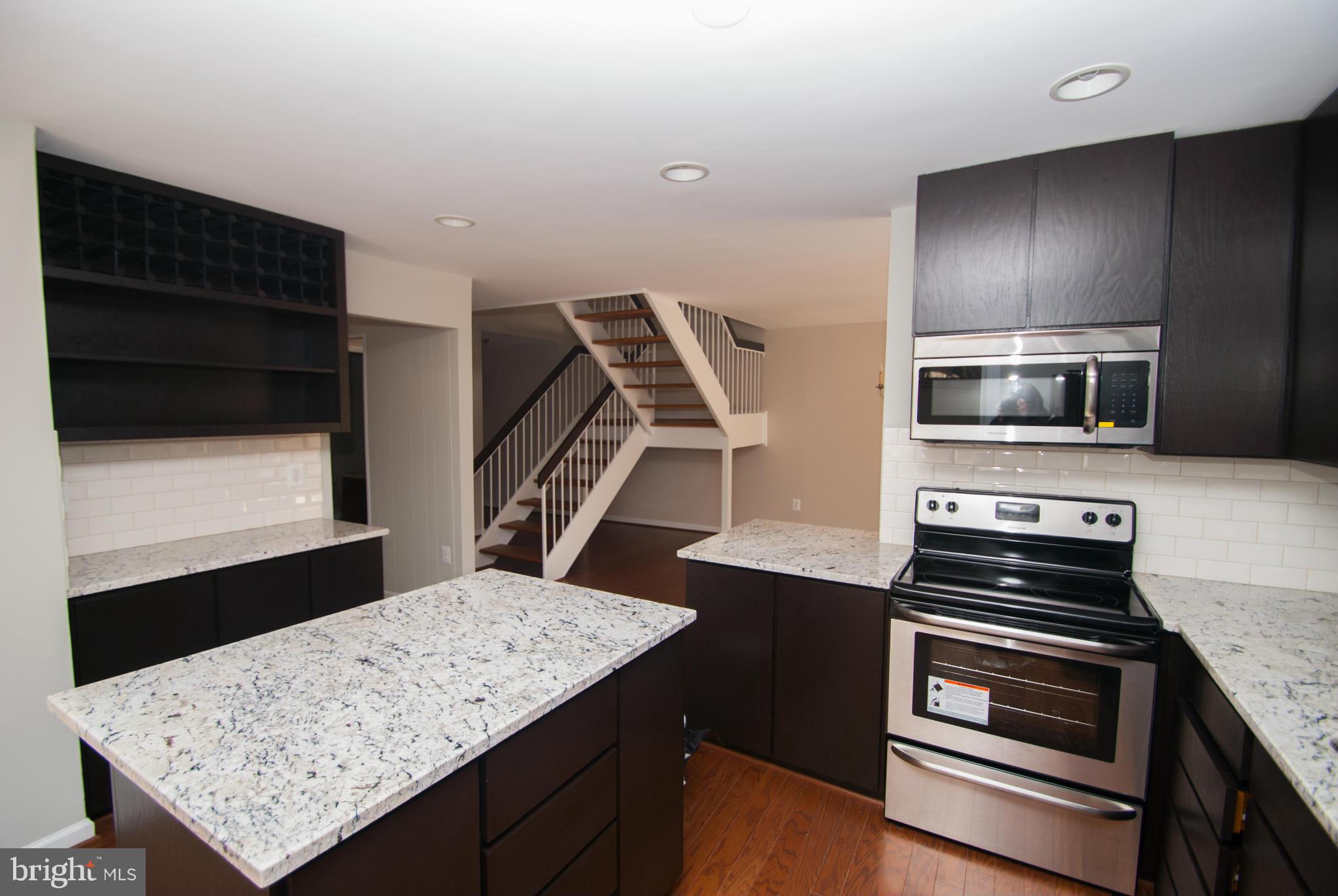 11663 Mediterranean Court Reston, VA 20190 - Photo 3 of 29 Kitchen