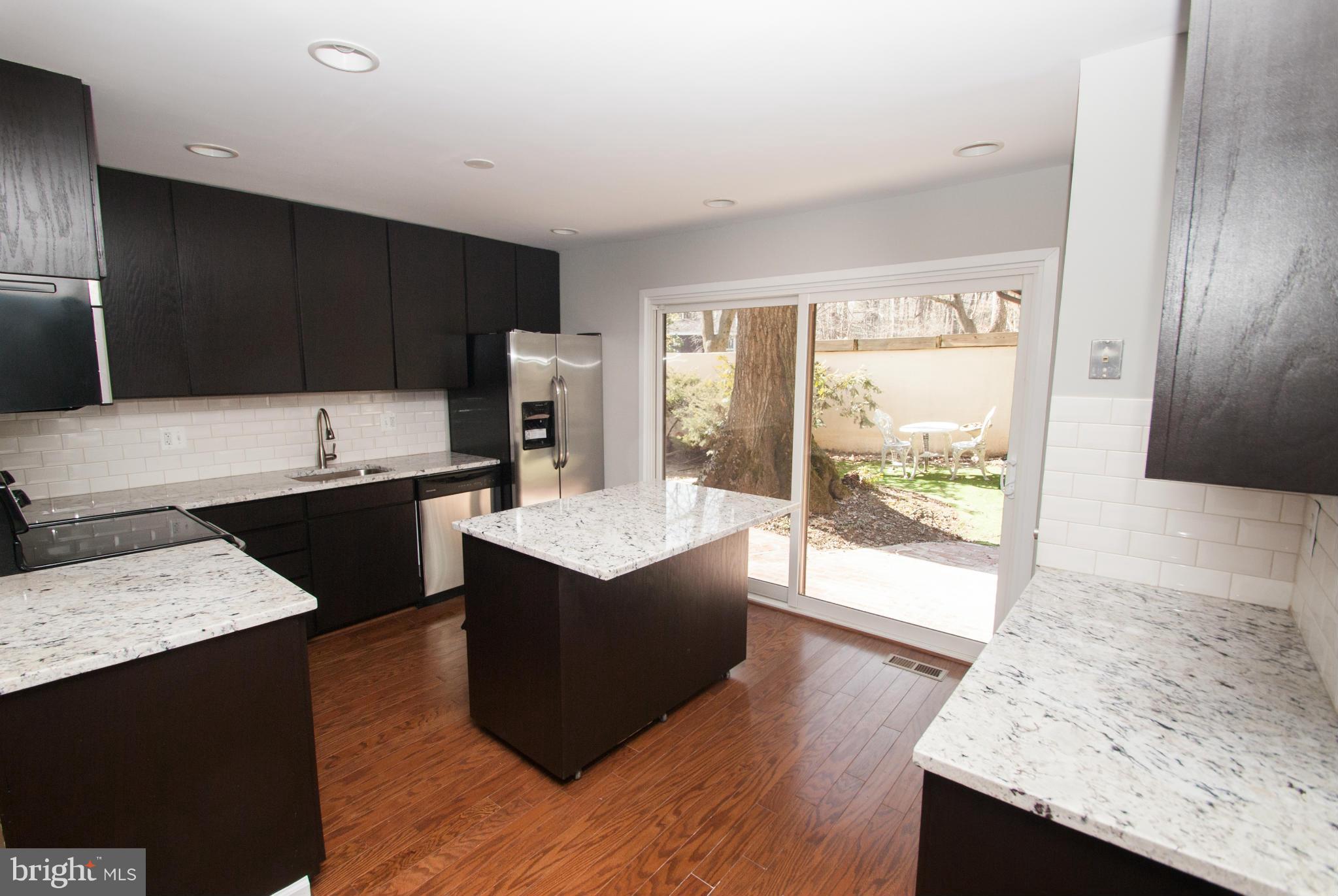 11663 Mediterranean Court Reston, VA 20190 - Photo 4 of 29 Kitchen