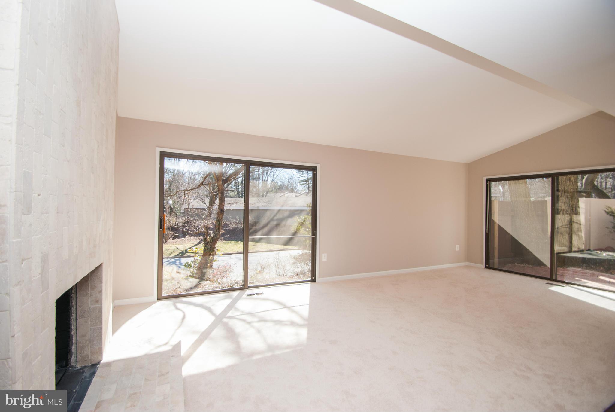 11663 Mediterranean Court Reston, VA 20190 - Photo 7 of 29 Family Room