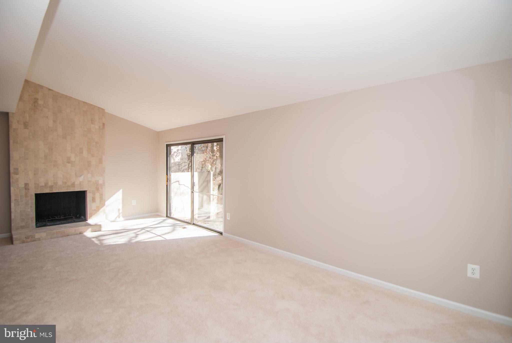 11663 Mediterranean Court Reston, VA 20190 - Photo 8 of 29 Family Room