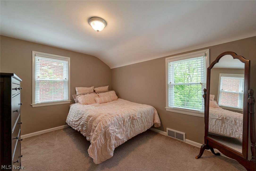 1396 Gordon Road Lyndhurst, OH 44124 - Photo 17 of 33