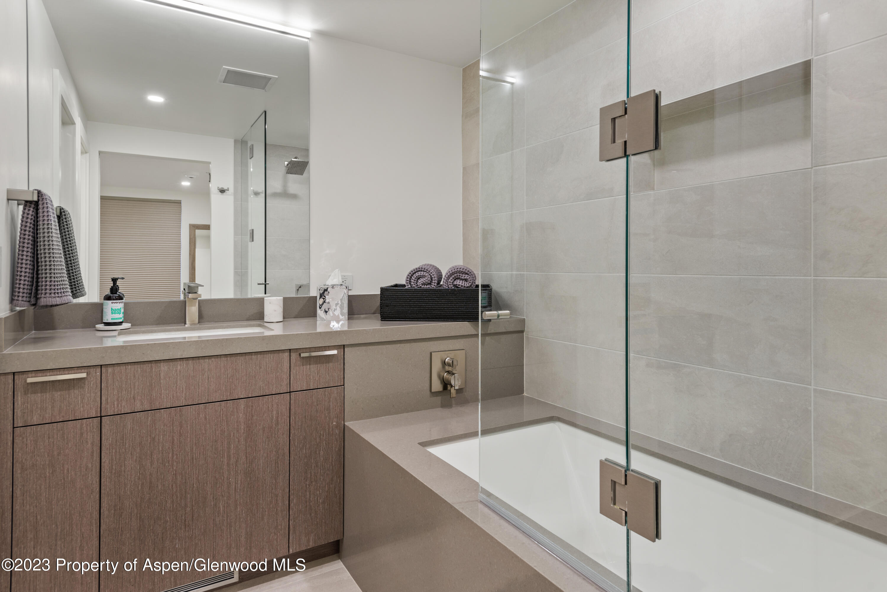 1001 East Cooper Avenue, Unit 1 Aspen, CO 81611 - Photo 18 of 23 Villager1_HiRes23092923