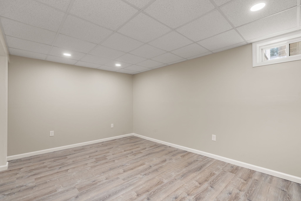 63 Hope Street Springfield, MA 01119 - Photo 24 of 36