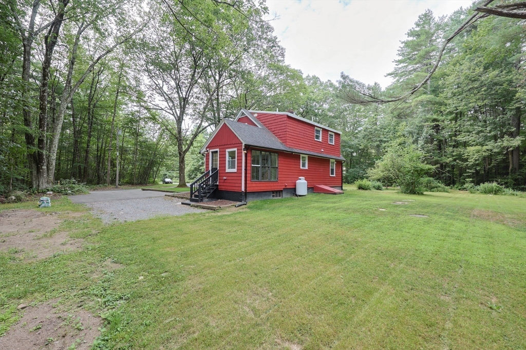 25 Bailey Road Townsend, MA 01474 - Photo 28 of 29 a front view of a house with garden